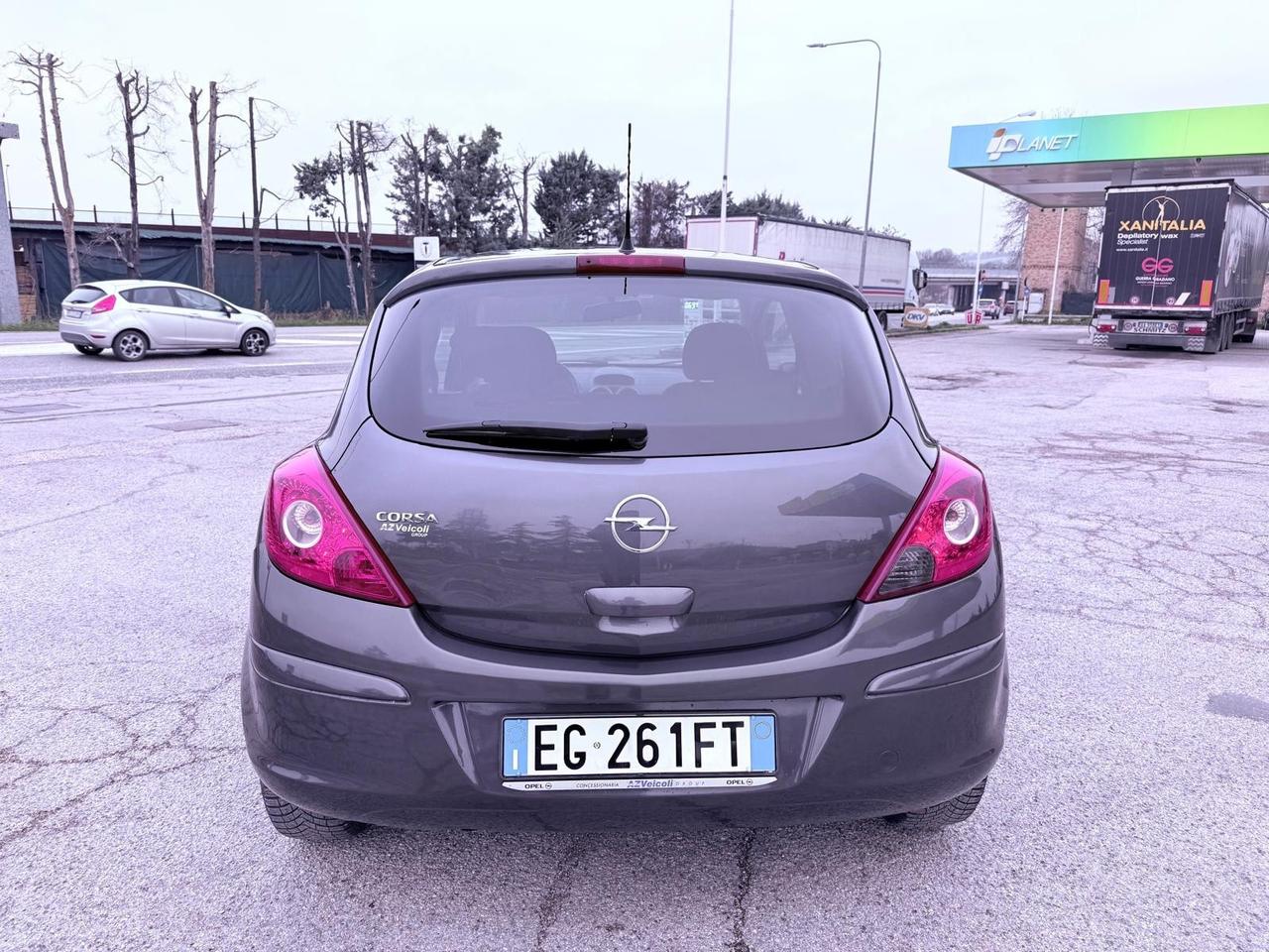 Opel Corsa 1.2 3 porte Club Ok neopatentati