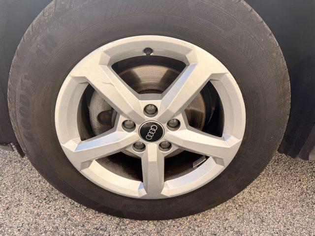 AUDI Q2 30 TDI Business