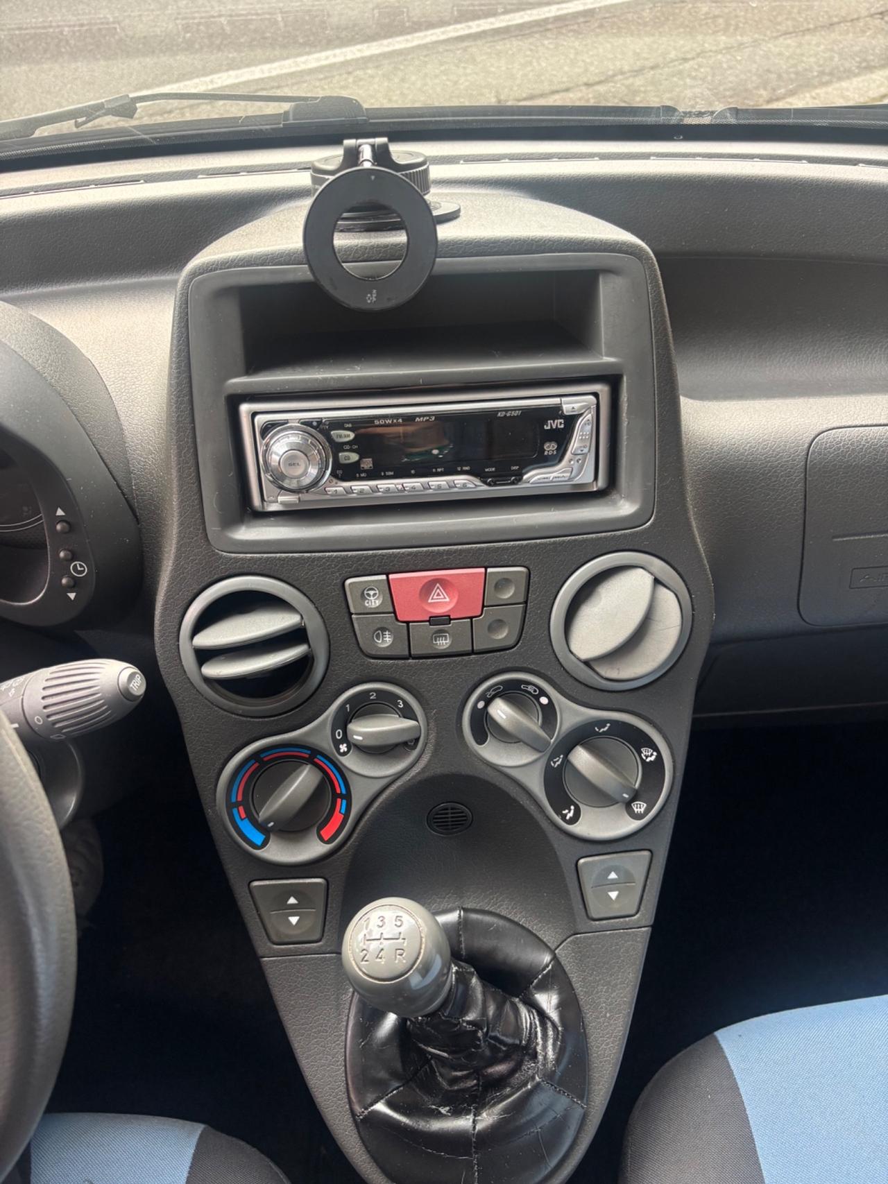 Fiat Panda 1.2 benzina - anno 2010 110.000 km ok neopatentati