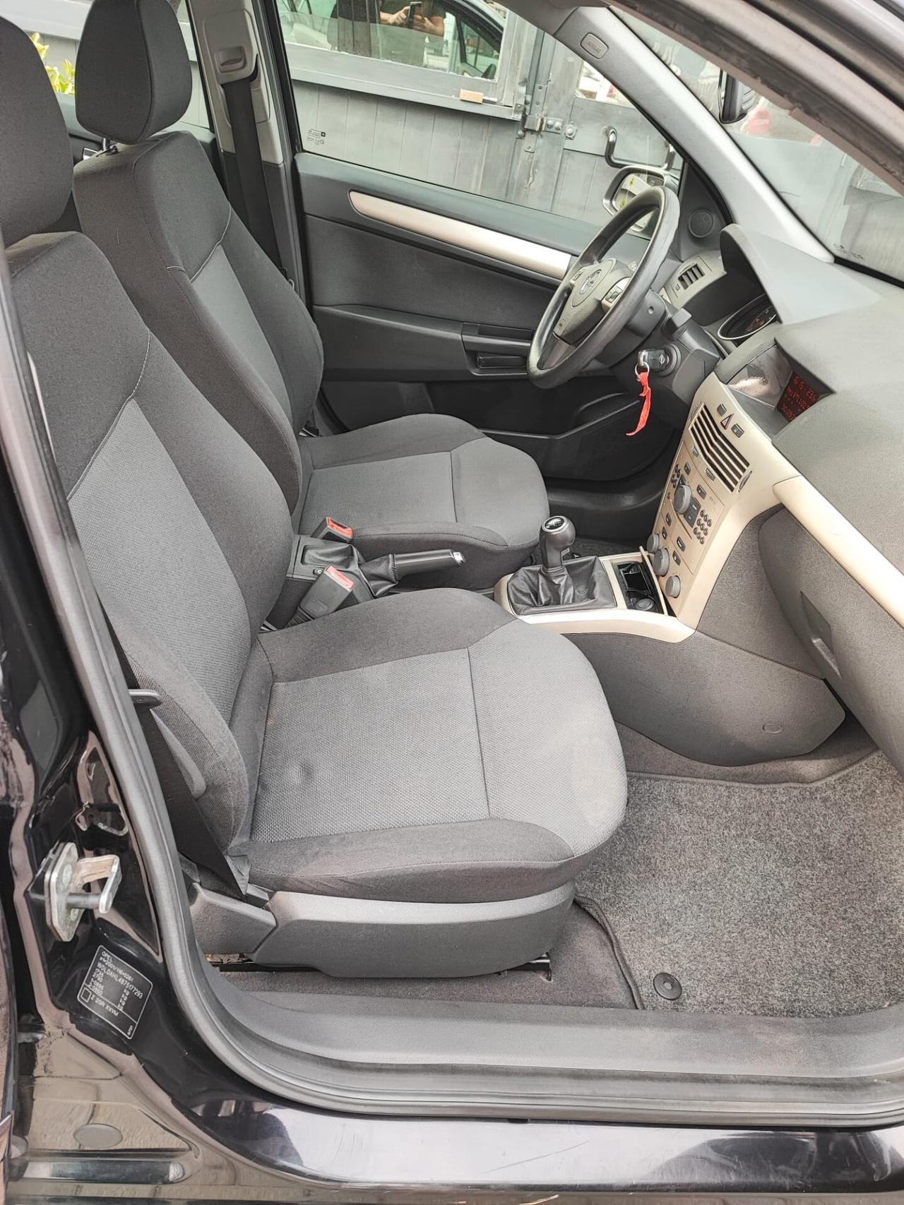Opel Astra 1.4 16V 5 porte Enjoy uni-pro