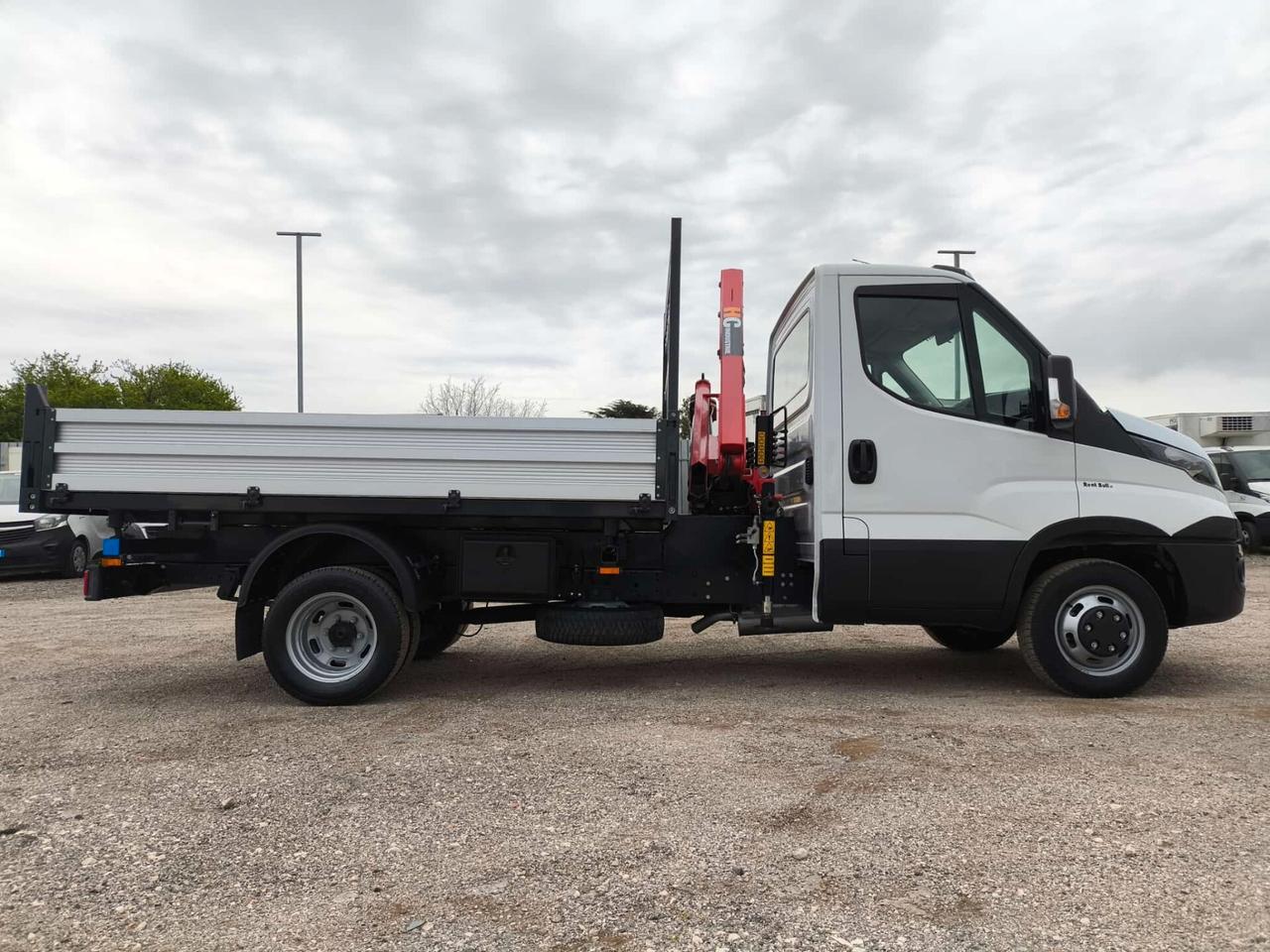 IVECO DAILY 35C16 RIBALTABILE TRILATERALE CON GRU' HC 33 RIF:5224