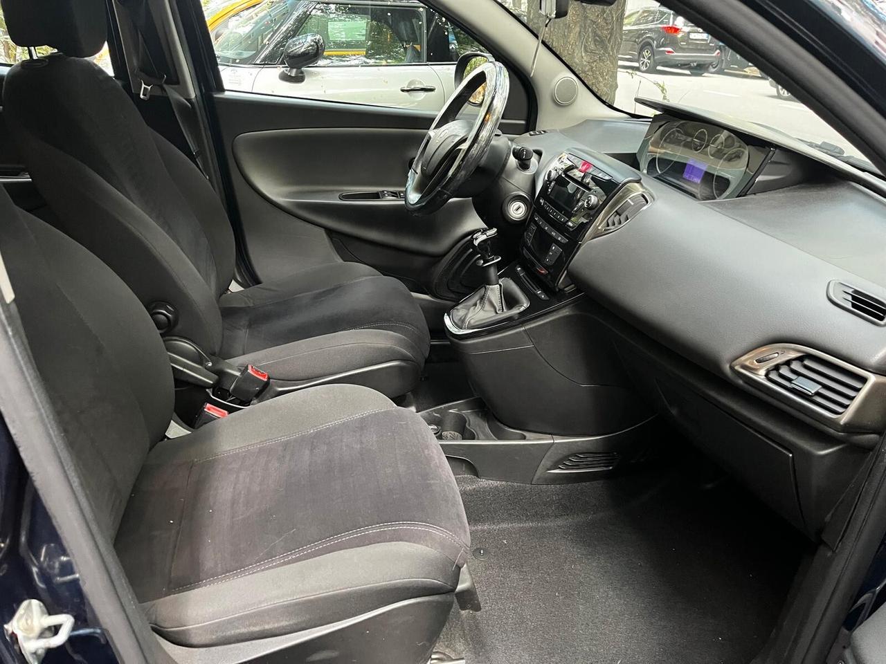 Lancia Ypsilon 1.2 69 CV 5 porte Platinum