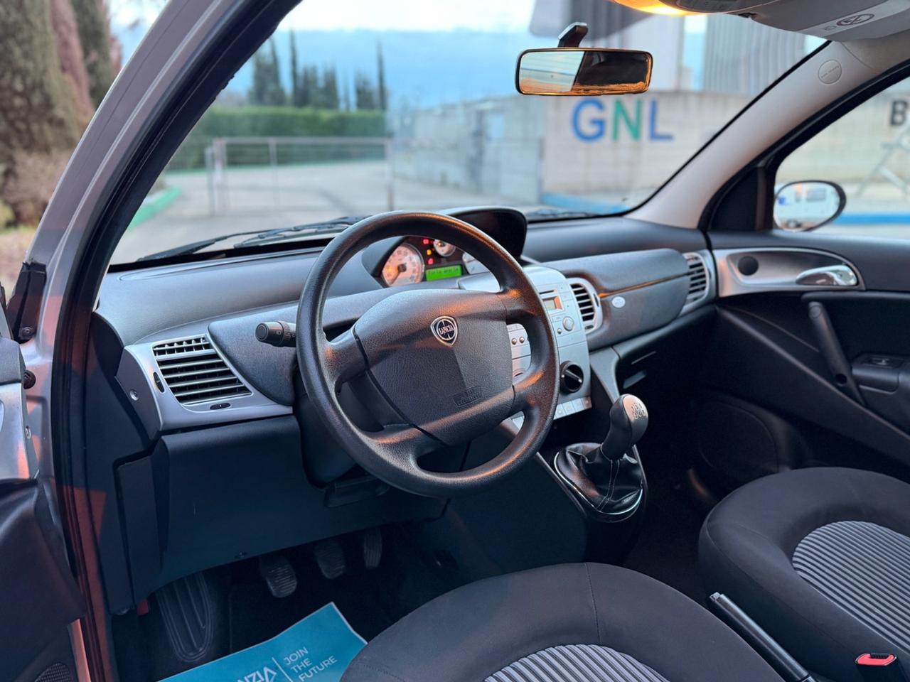 Lancia Ypsilon 1.3 MJT 75 CV (55kw)