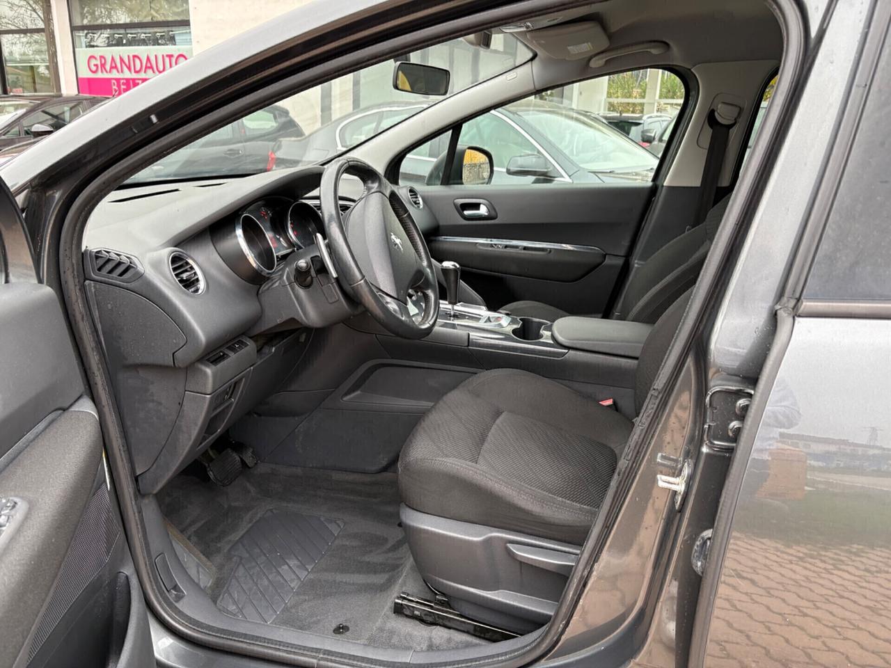 Peugeot 3008 1.6 HDi 110CV cambio robotizzato Business