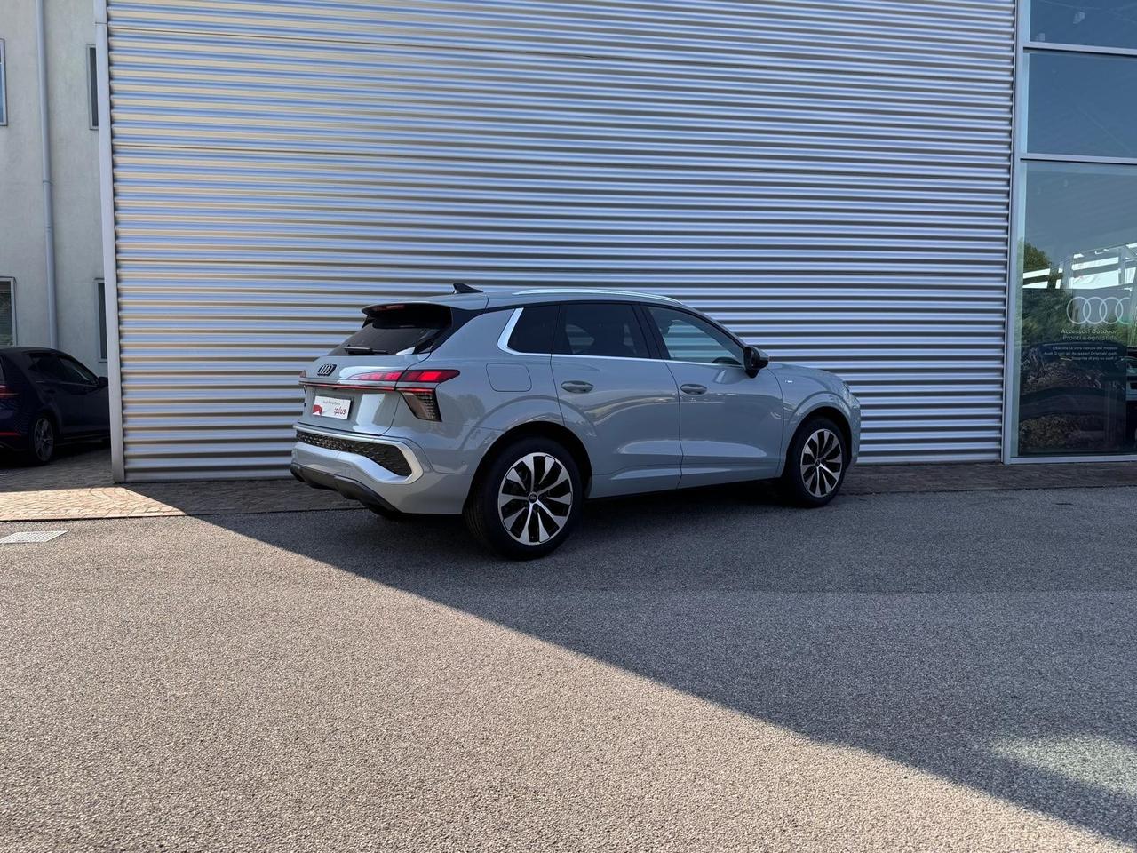 AUDI Q3 TFSI S-TRONIC