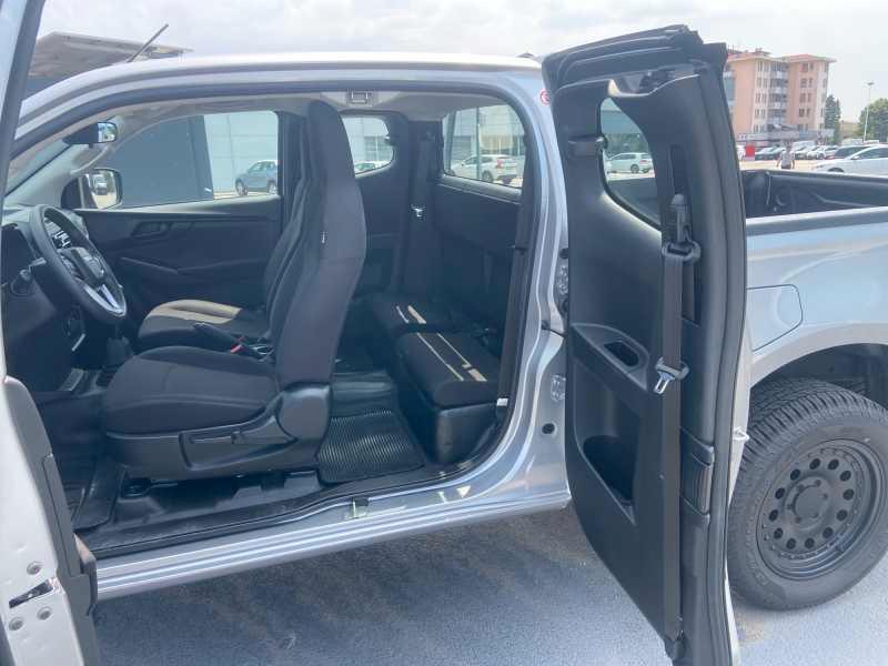 ISUZU D-Max 1.9 td space N60BB 4x4