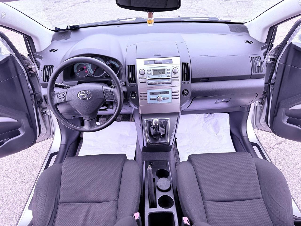 Toyota Corolla Verso 2.2 16V D-4D D-Cat