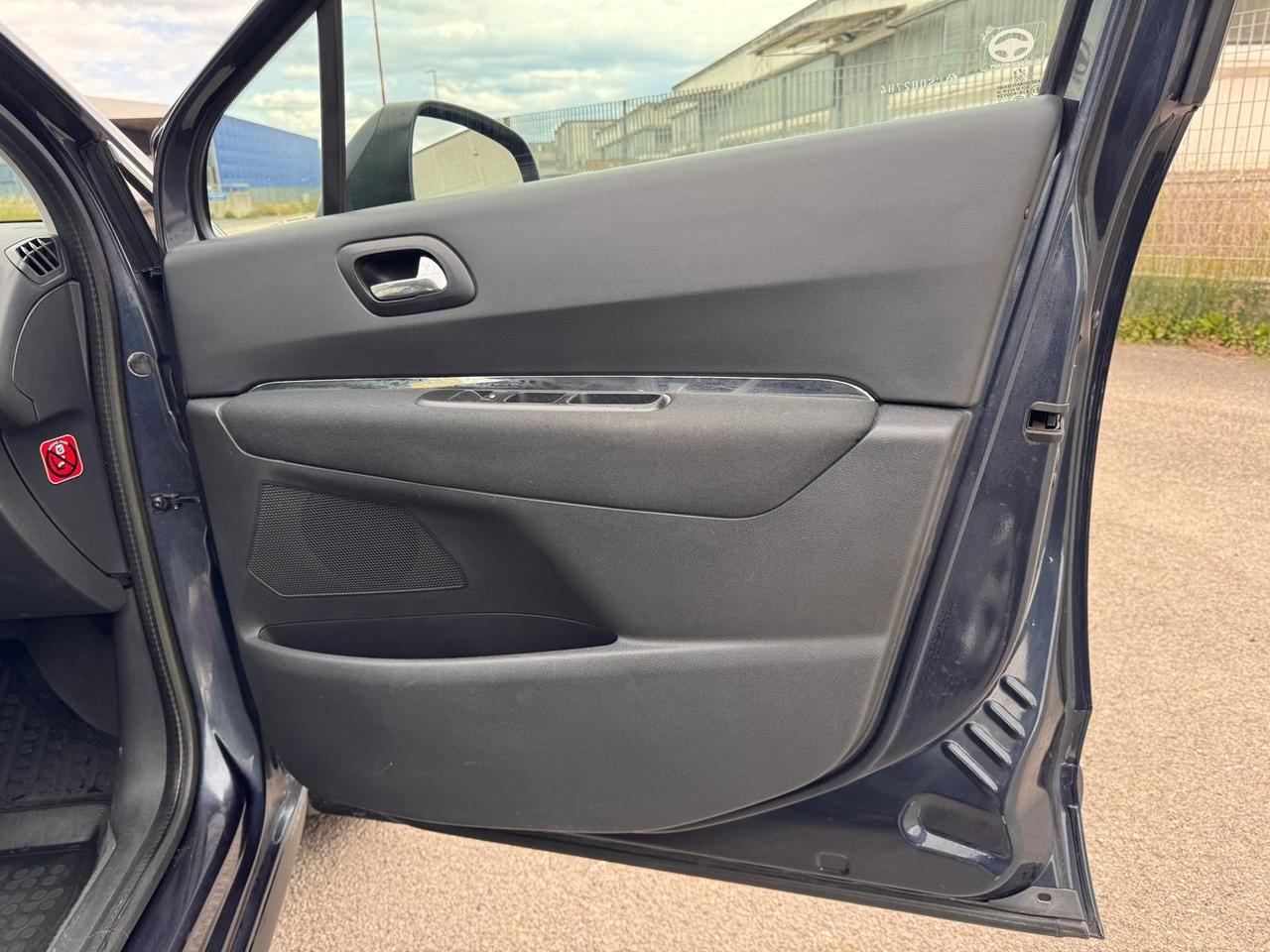 Peugeot 3008 1.6 HDi 112CV Business