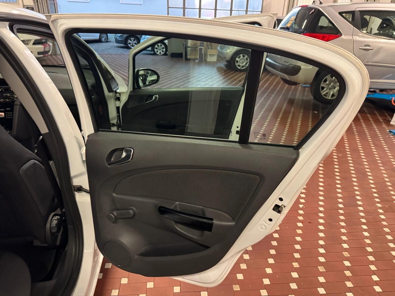 Opel Corsa 1.2 5 porte Club - IDEALE PER NEOPATENTATI