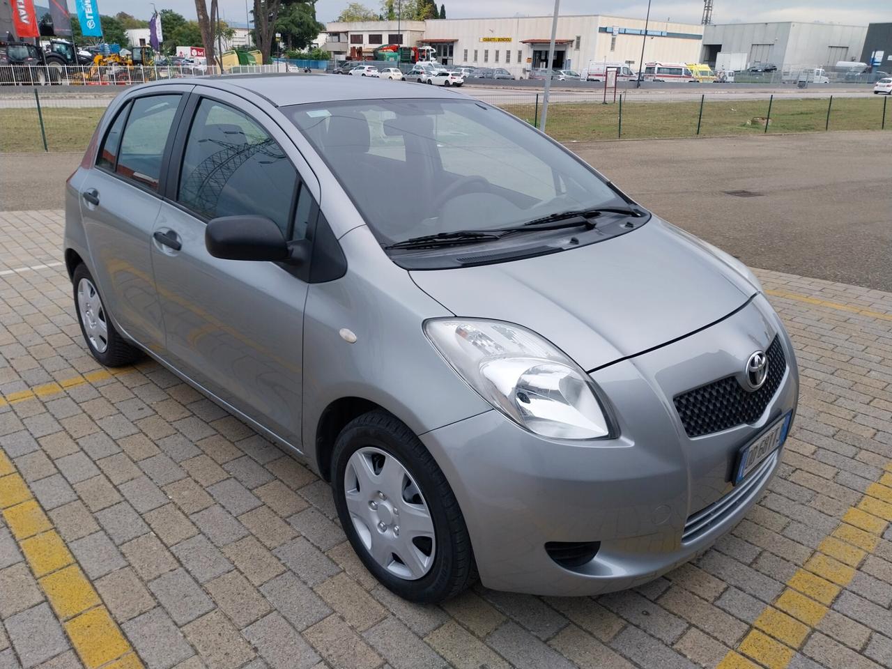 Toyota Yaris 1.0 5 porte Sol
