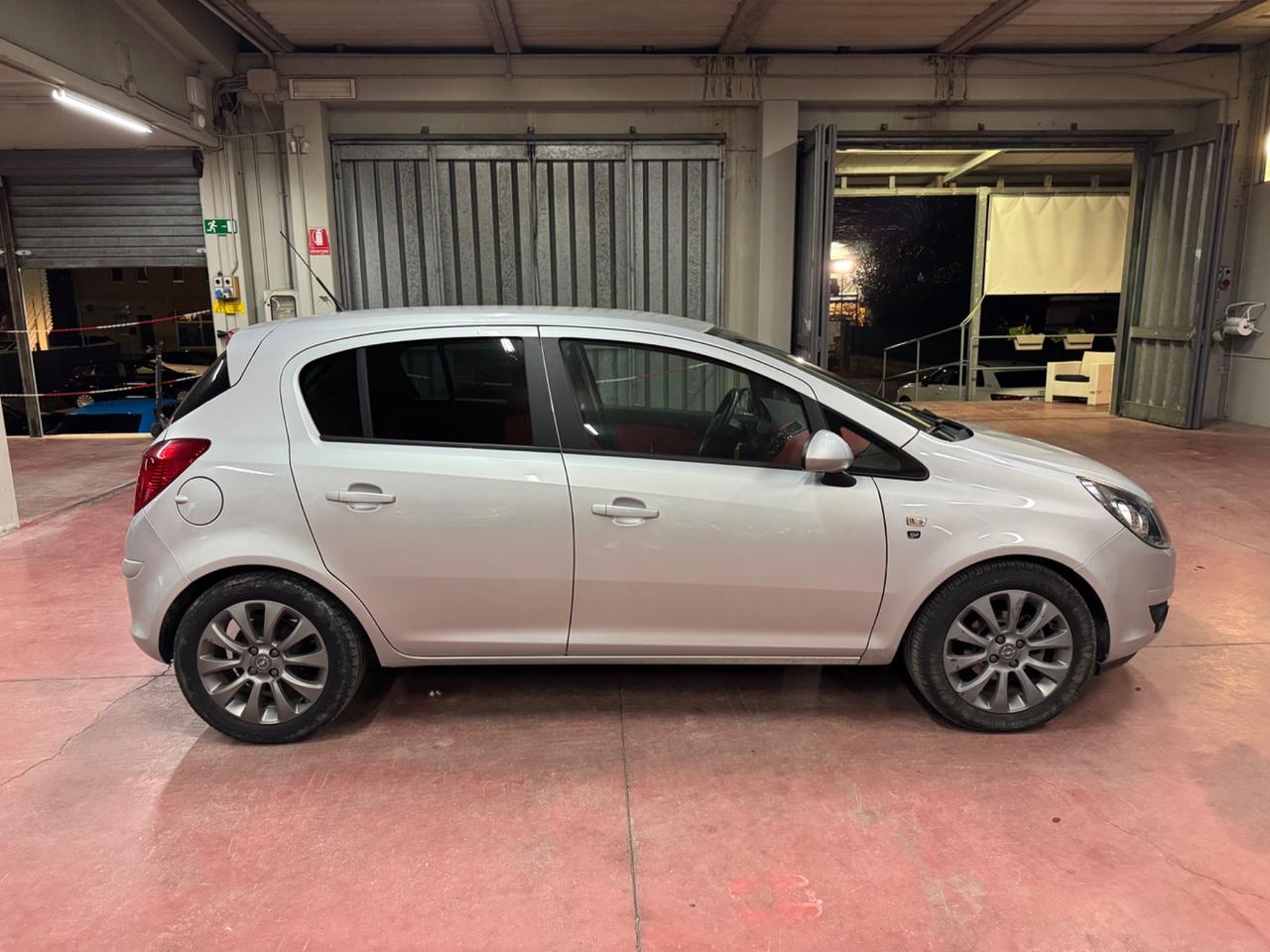 Opel Corsa 1.2 5 porte edition