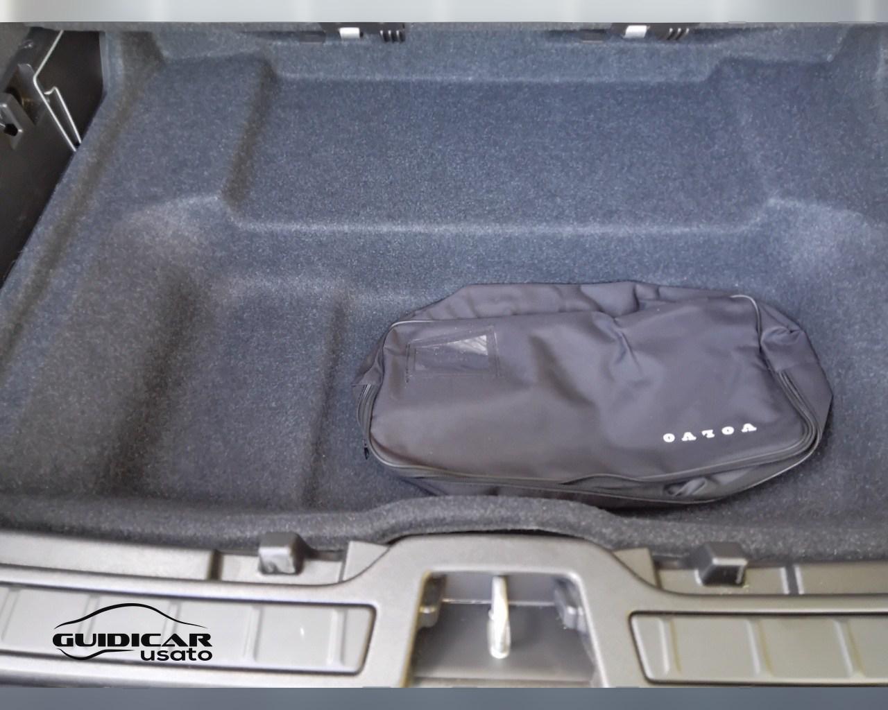 VOLVO XC40 2023 - XC40 1.5 t2 Essential auto