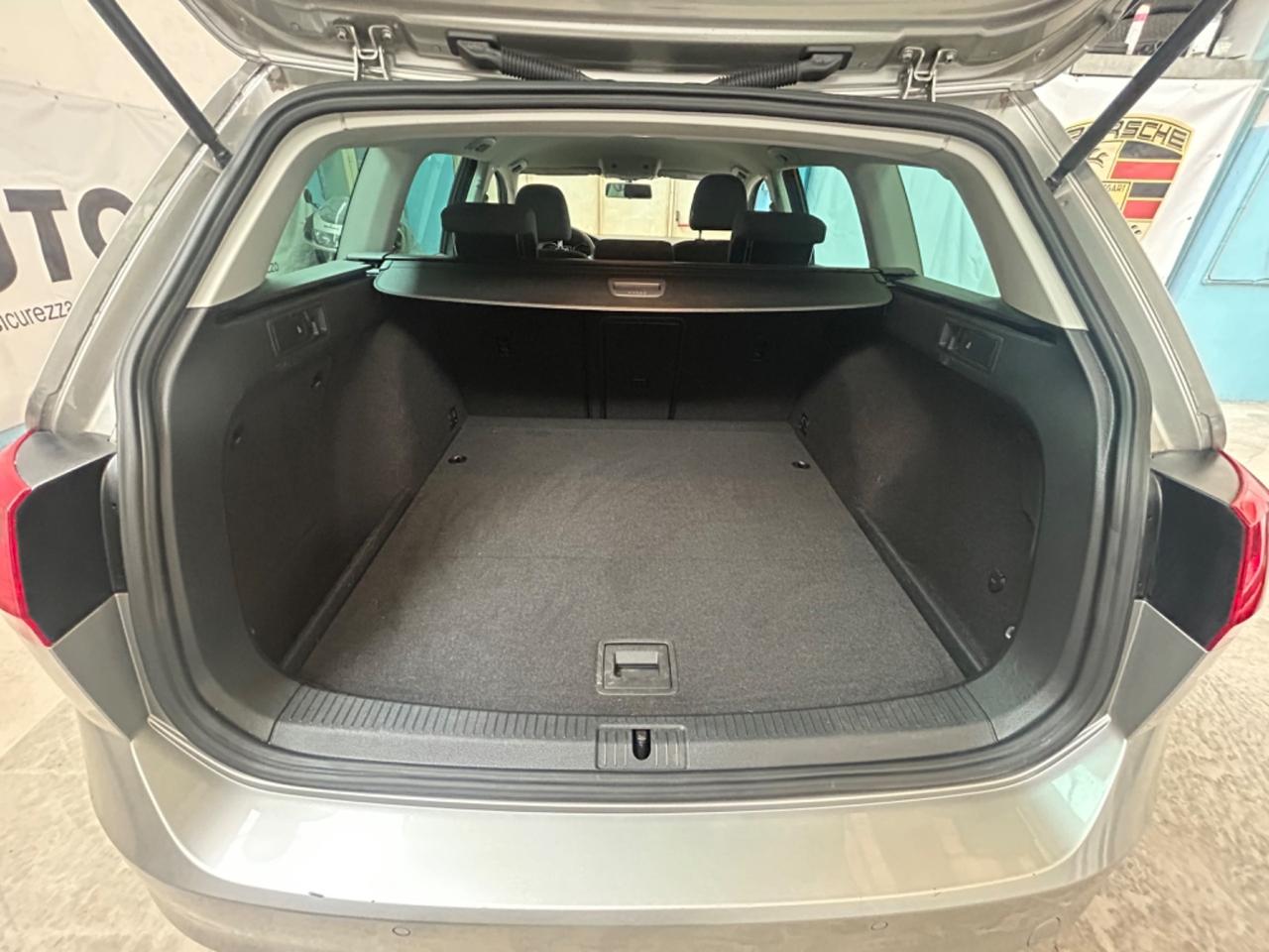 Volkswagen Golf Variant 1.6 TDI 110 CV DSG Executive BlueMotion Tech.