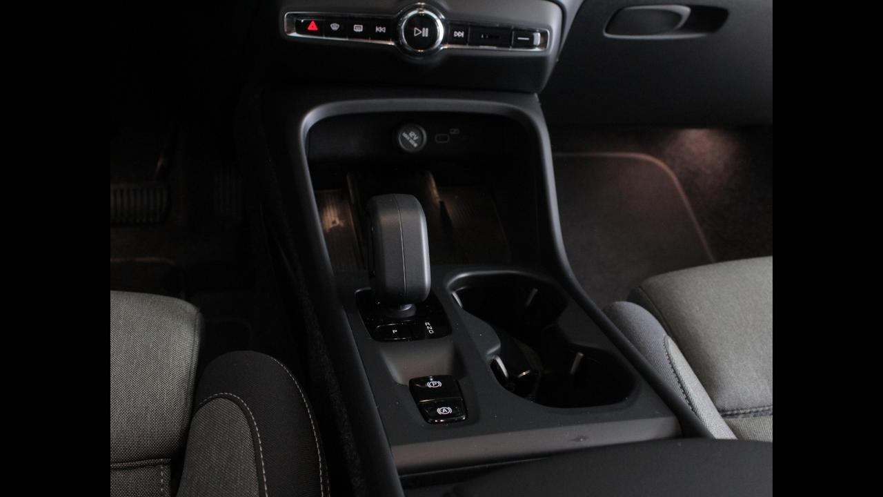 VOLVO XC40 2023 - XC40 2.0 b3 Core auto