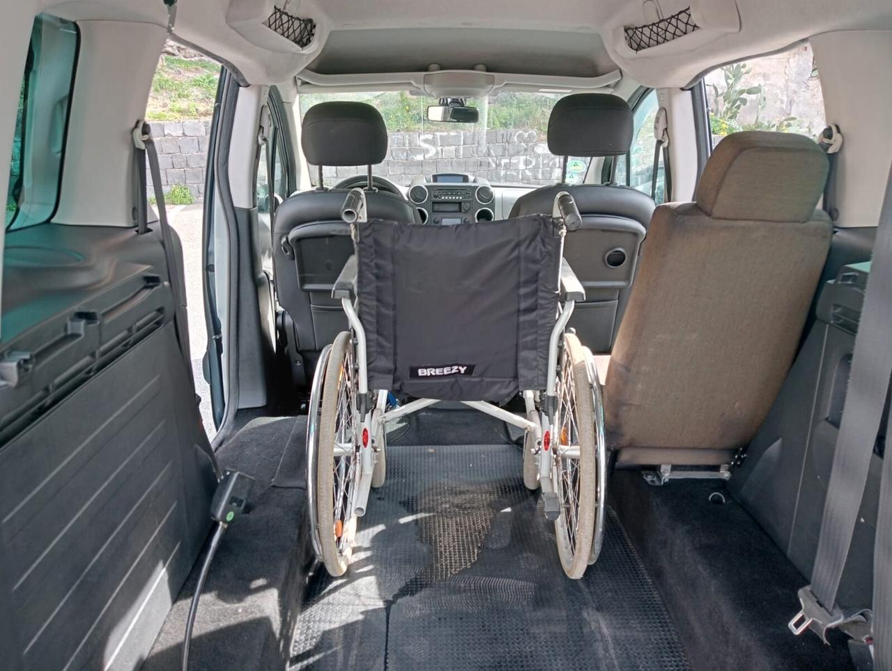 Peugeot Partner Pianale ribassato con rampa disabili in carrozzina