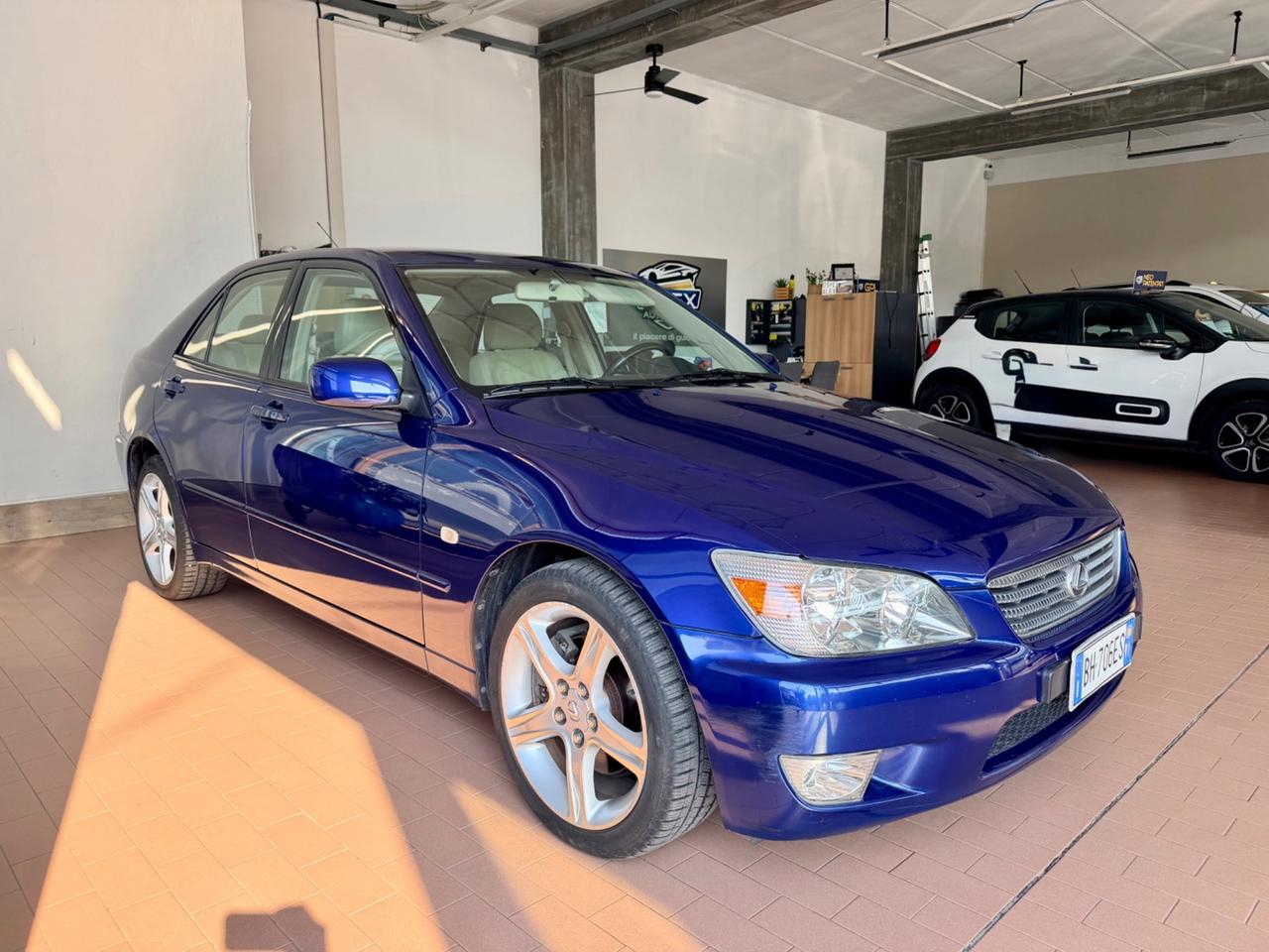 Lexus IS 200 2000 benzina 155cv Autom - 51.000km