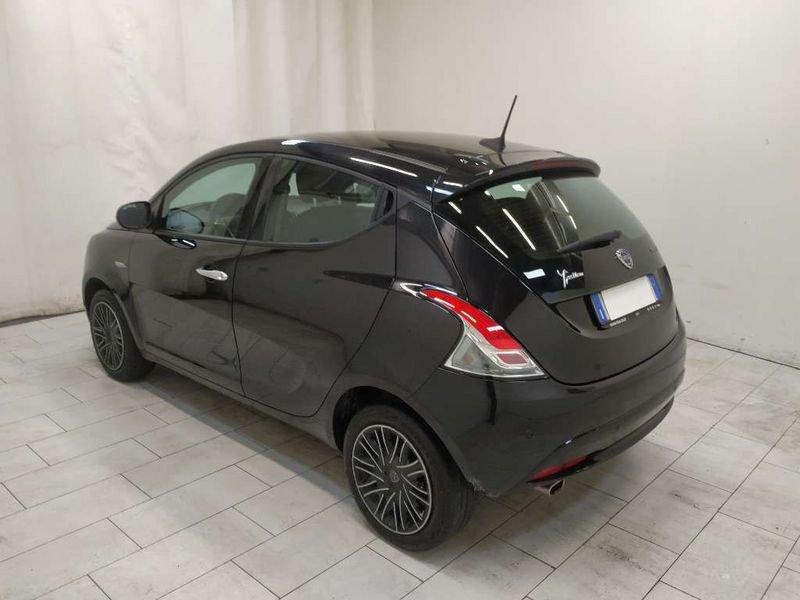 Lancia Ypsilon 1.0 firefly hybrid Gold s&s 70cv