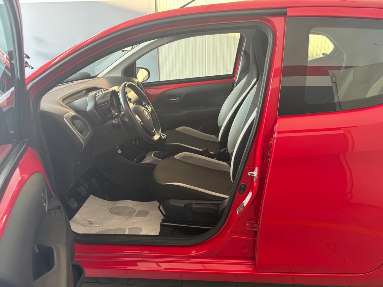 Toyota Aygo 1.0 VVT-i 69 CV 5 porte x-play