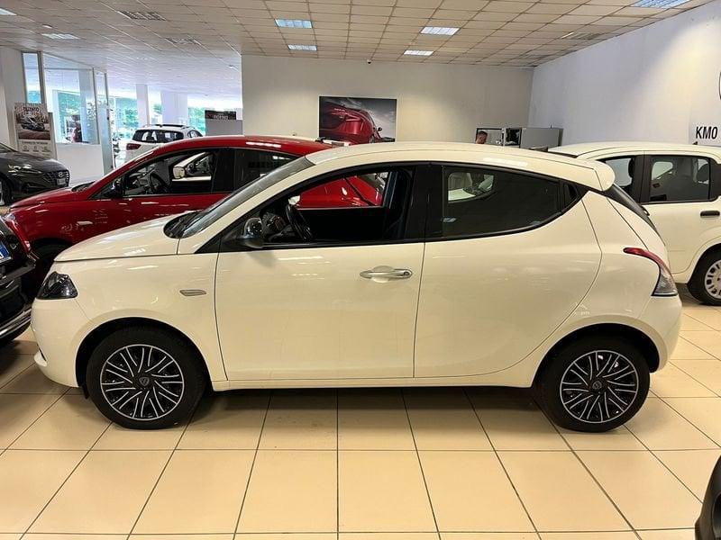 Lancia Ypsilon 1.0 FireFly 5 porte S&S Hybryd Gold