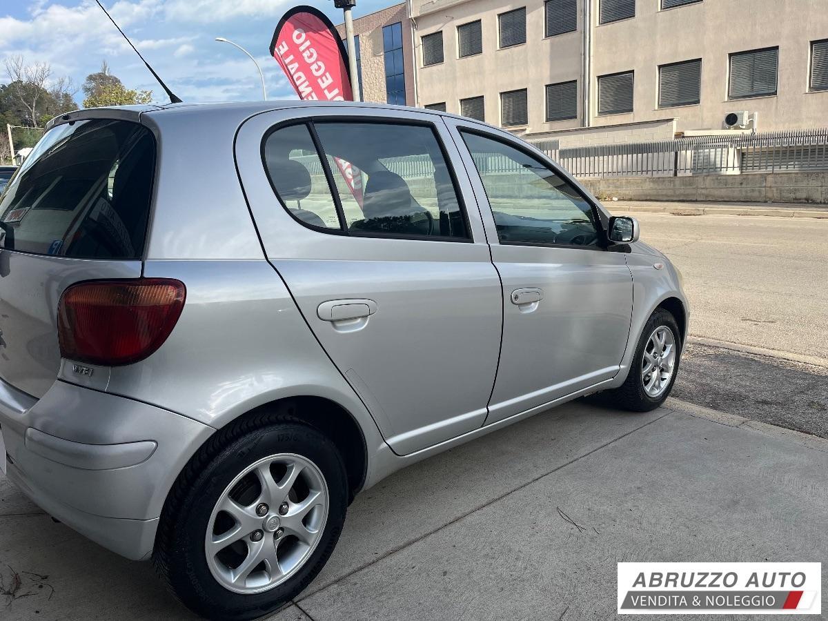 TOYOTA Yaris 1.0 5p. Sol KM 128.000