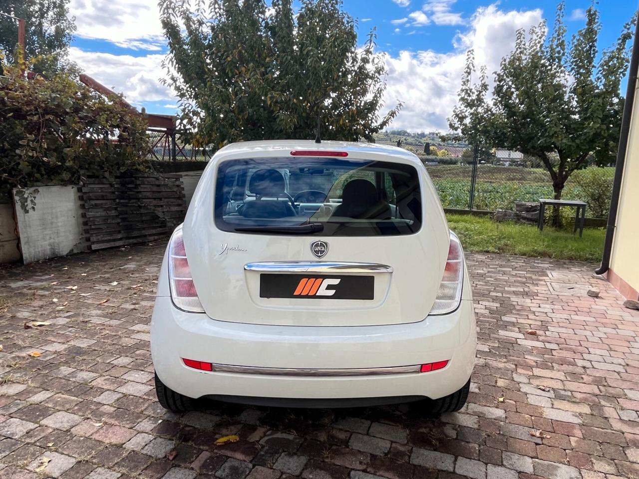 Lancia Ypsilon 1.4 16V Platino