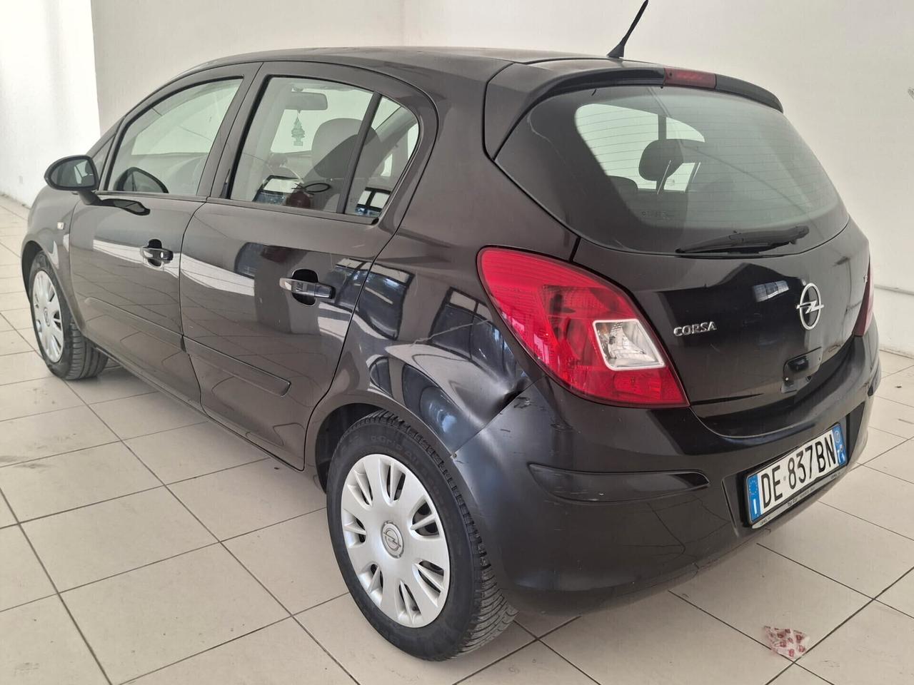 Opel Corsa 1.2 5 porte Cosmo