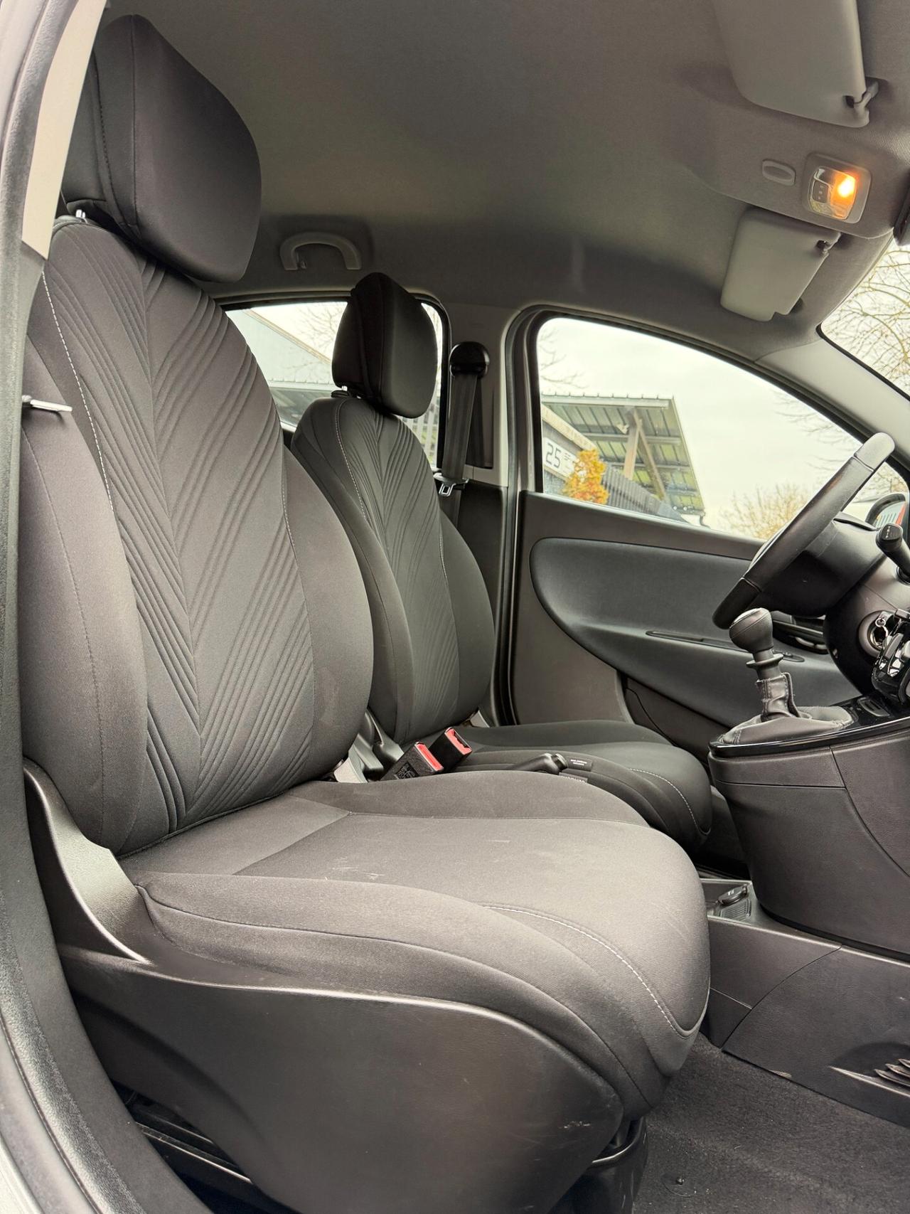 Lancia Ypsilon 1.0 FireFly 5 porte S&S Hybrid Gold Plus