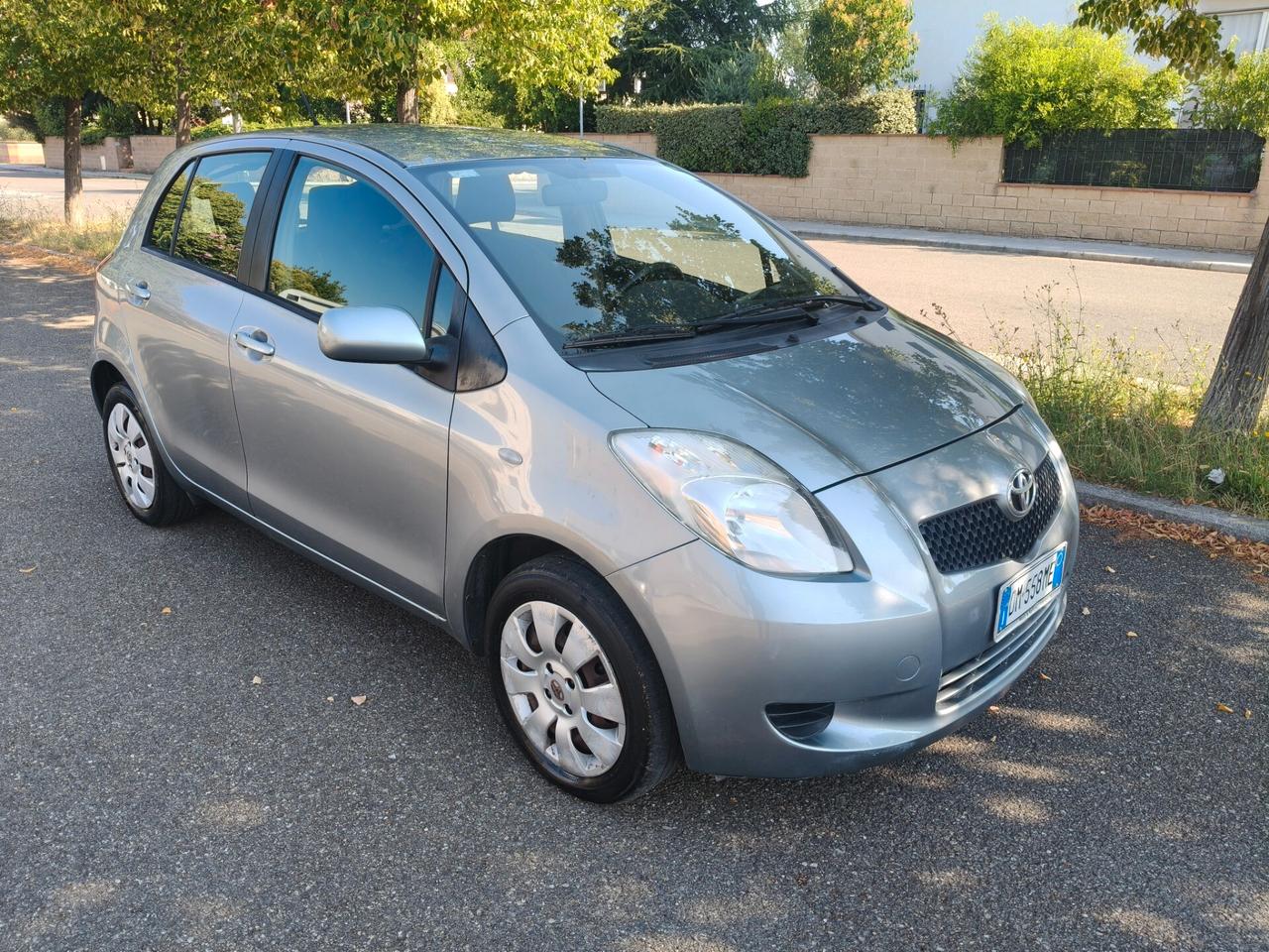 Toyota Yaris 1.0 5 porte SOLAMENTE 119.000 KM