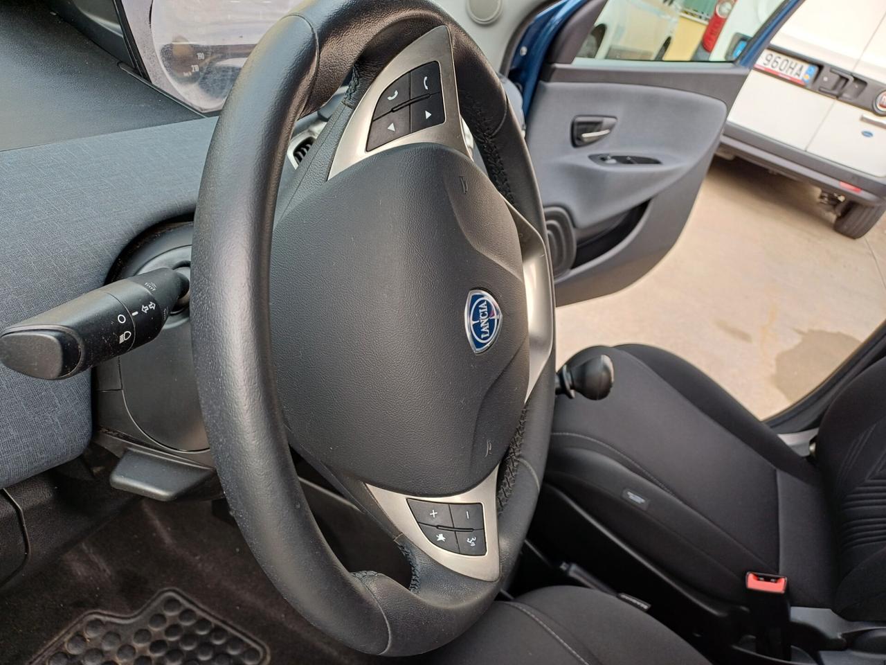 Lancia Ypsilon 1.0 FIRE FLY HYBRID 5 PORTE