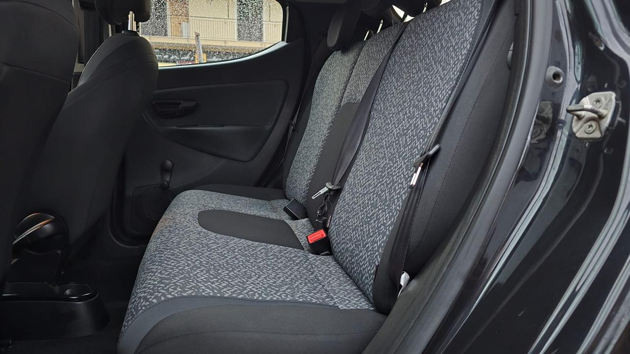 Lancia Ypsilon 1.0 FireFly 5 porte S&S Hybrid Silver