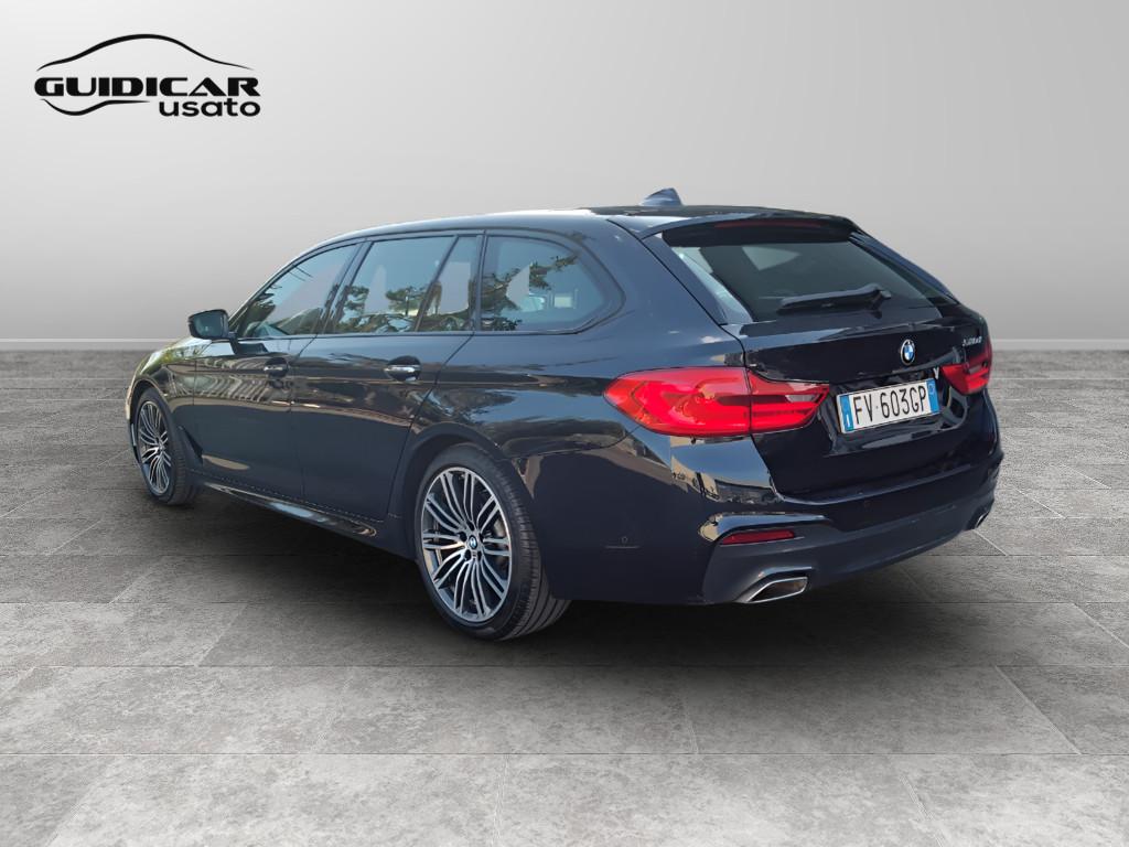 BMW Serie 5 G31 2017 Touring - 520d Touring Msport auto