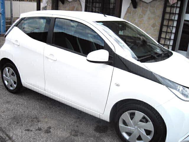 Toyota Aygo 1.0 VVT-i 69 CV 5 porte x-cool TSS FINANZIABILE NEOPATENTATI