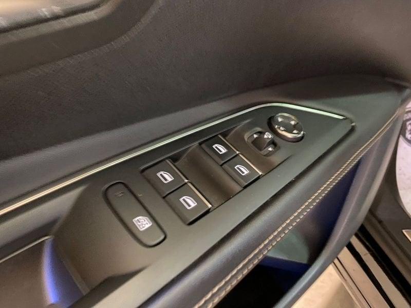 Peugeot 3008 Hybrid4 300 e-EAT8 GT Pack