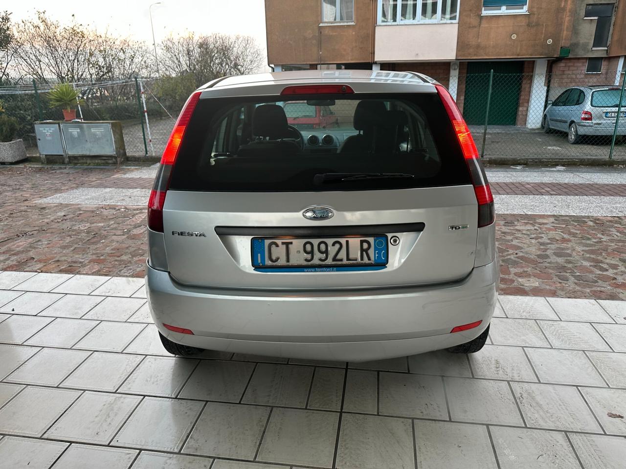 Ford Fiesta 1.4 TDCi NEOPATENTATI (12 RATE)