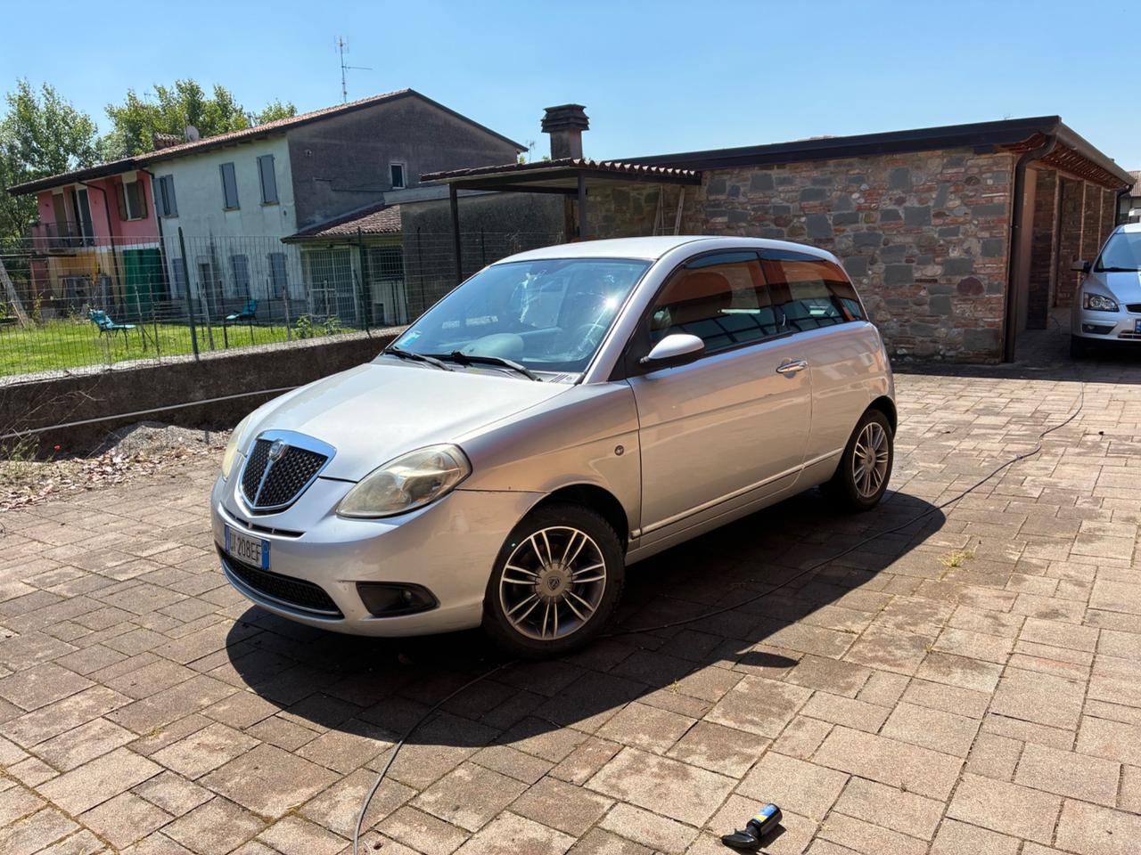 Lancia Ypsilon 1.3 MJT 75 CV Modamilano