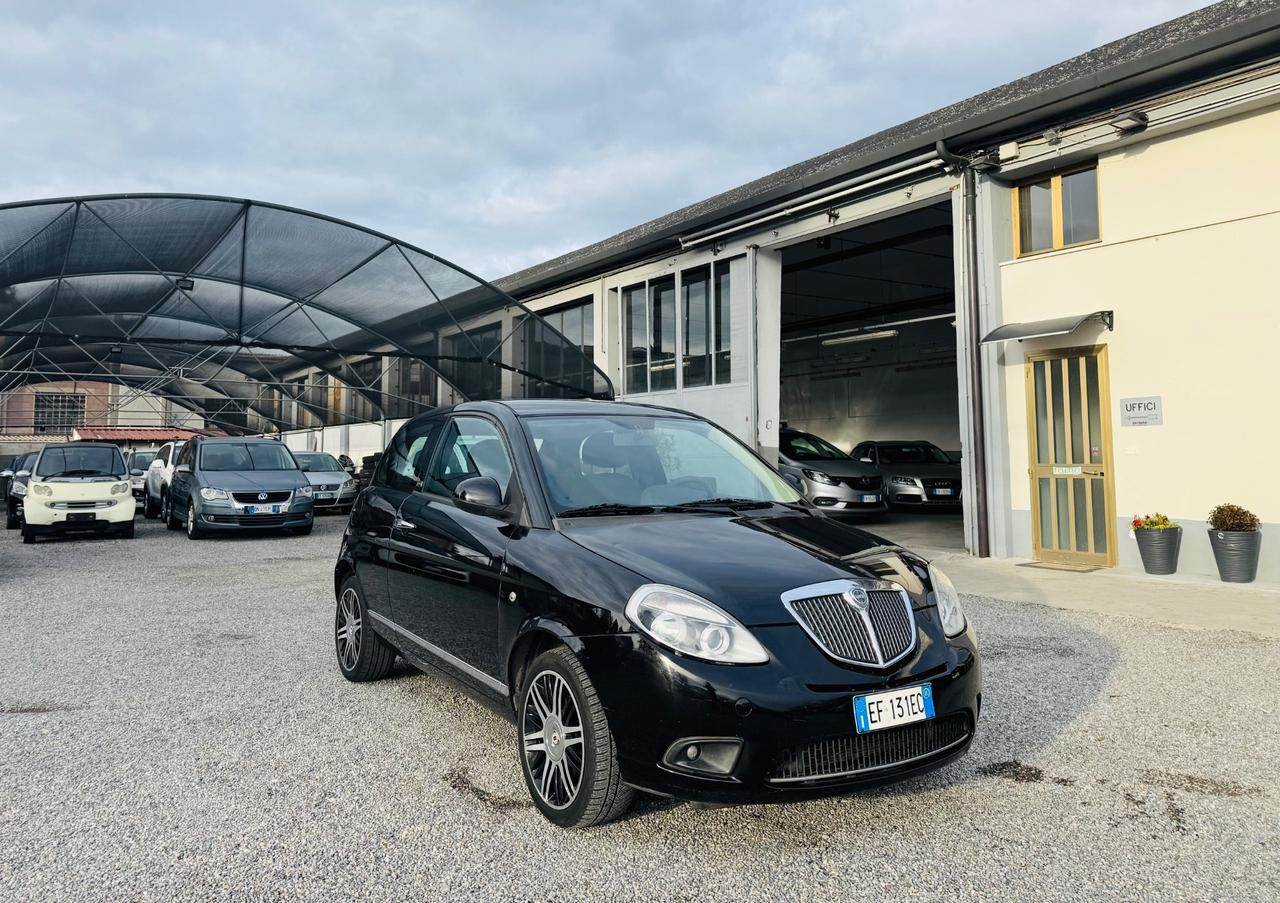 Lancia Ypsilon 1.2 69 CV Unyca