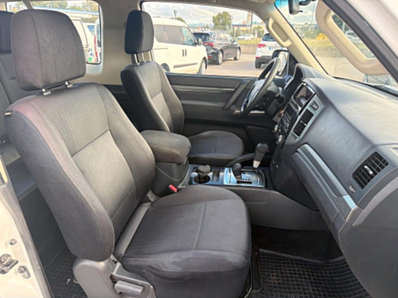 Mitsubishi Pajero 3.2 DI-D 16V aut. 3p. Intense DPF IVA ESPOSTA