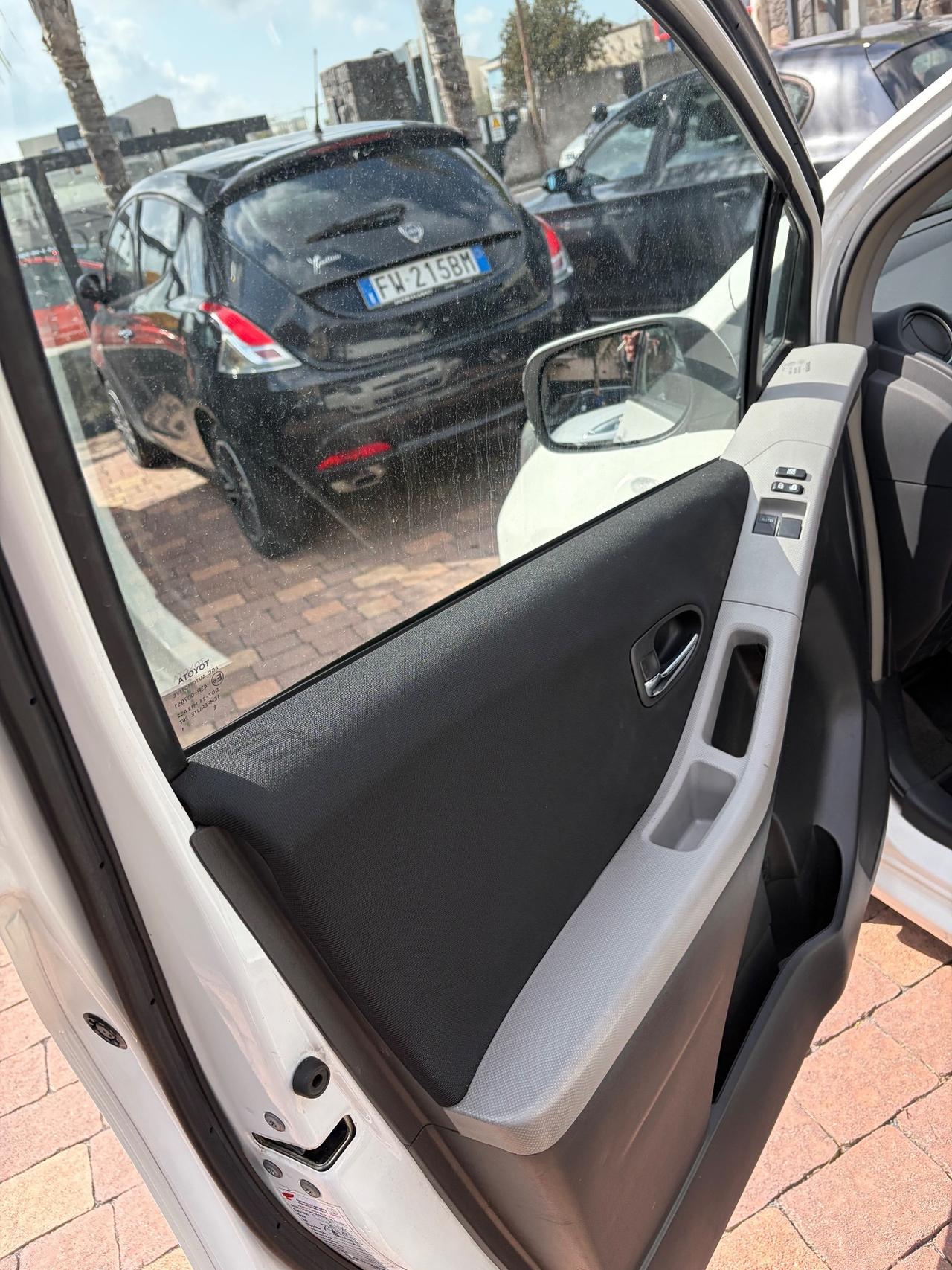 Toyota Yaris 1.4 D-4D 5 INTROVABILE PREZZO AFFARE