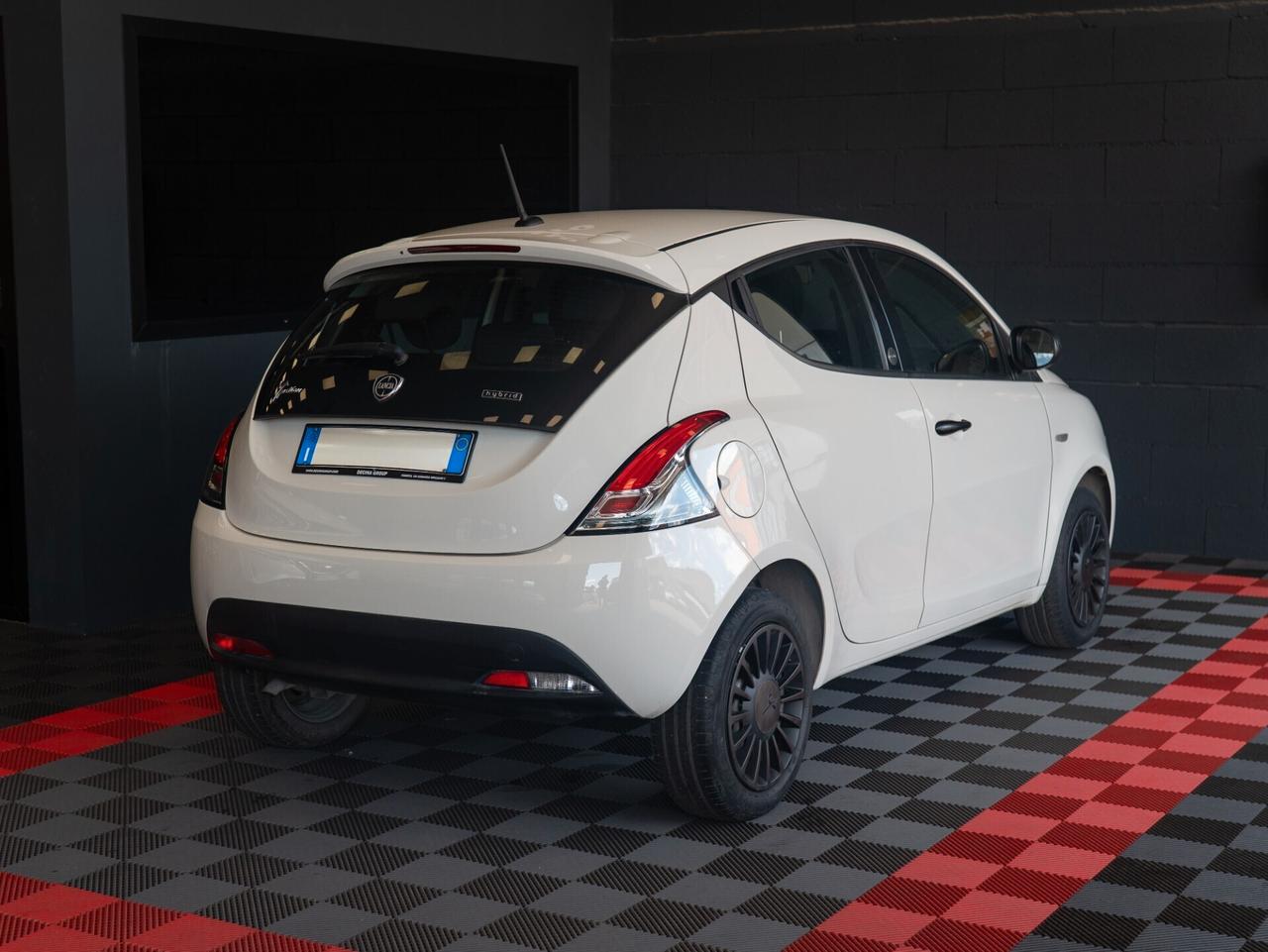 Lancia Ypsilon 1.0 FireFly Hybrid 70 cv 5 porte