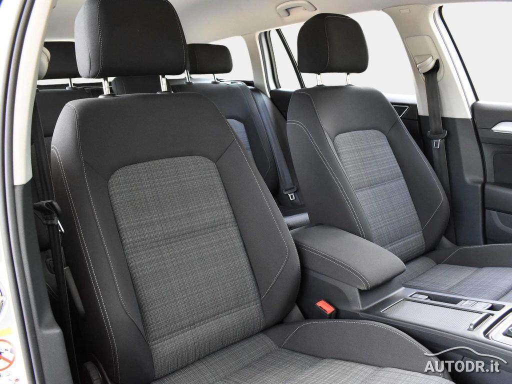 Volkswagen Passat Variant 2.0 TDI EVO Business Fari LED, Navi, Ambient Pack