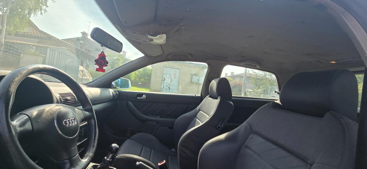 Audi A3 1.6 cat 3p. Attraction