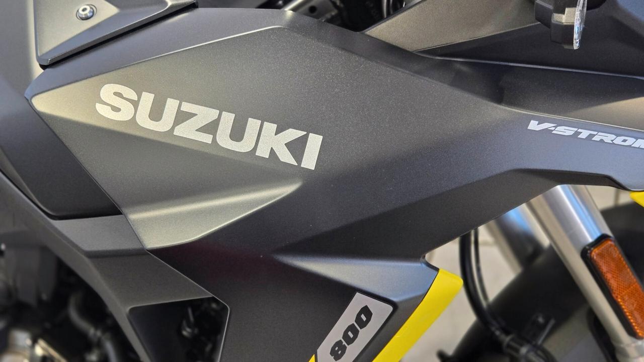 Suzuki V Strom DL 800 DL 800 SE RUOTE IN LEGA 2025