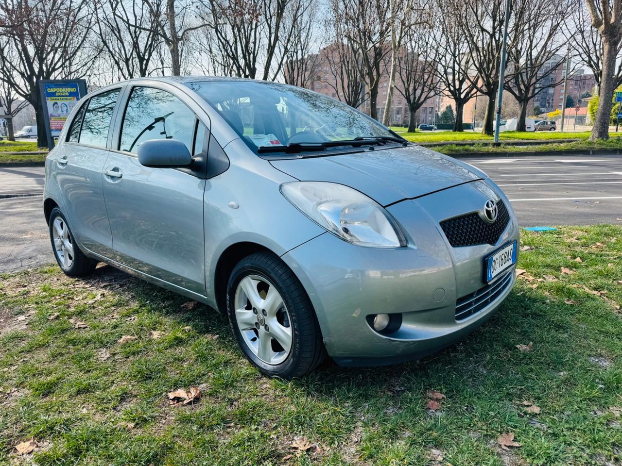 Toyota Yaris 1.3 5 porte Sol