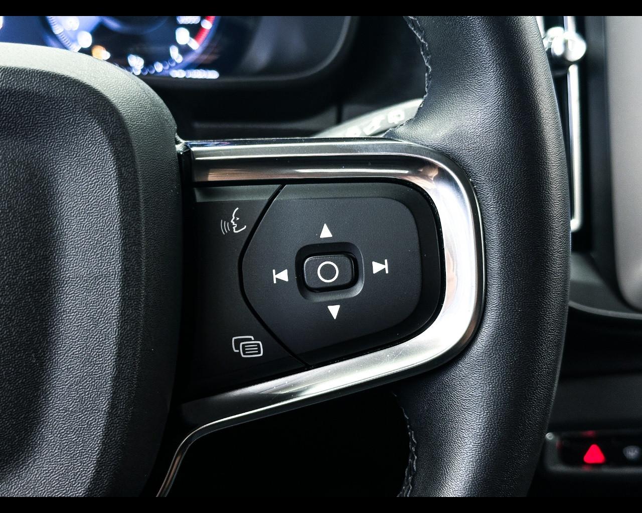 VOLVO XC40 T3 Geartronic Momentum Core