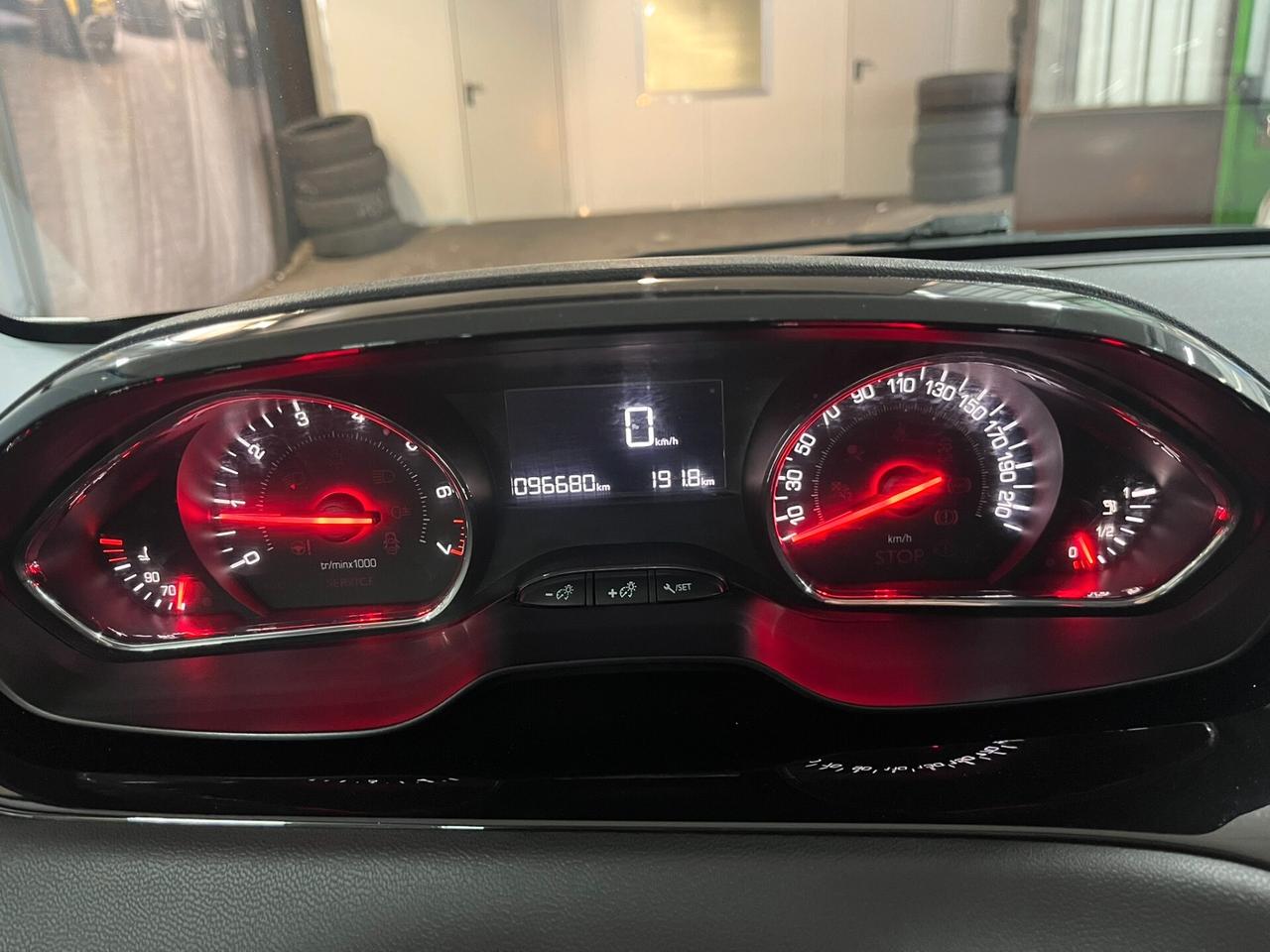 Peugeot 208 1.2 solo 90mila km