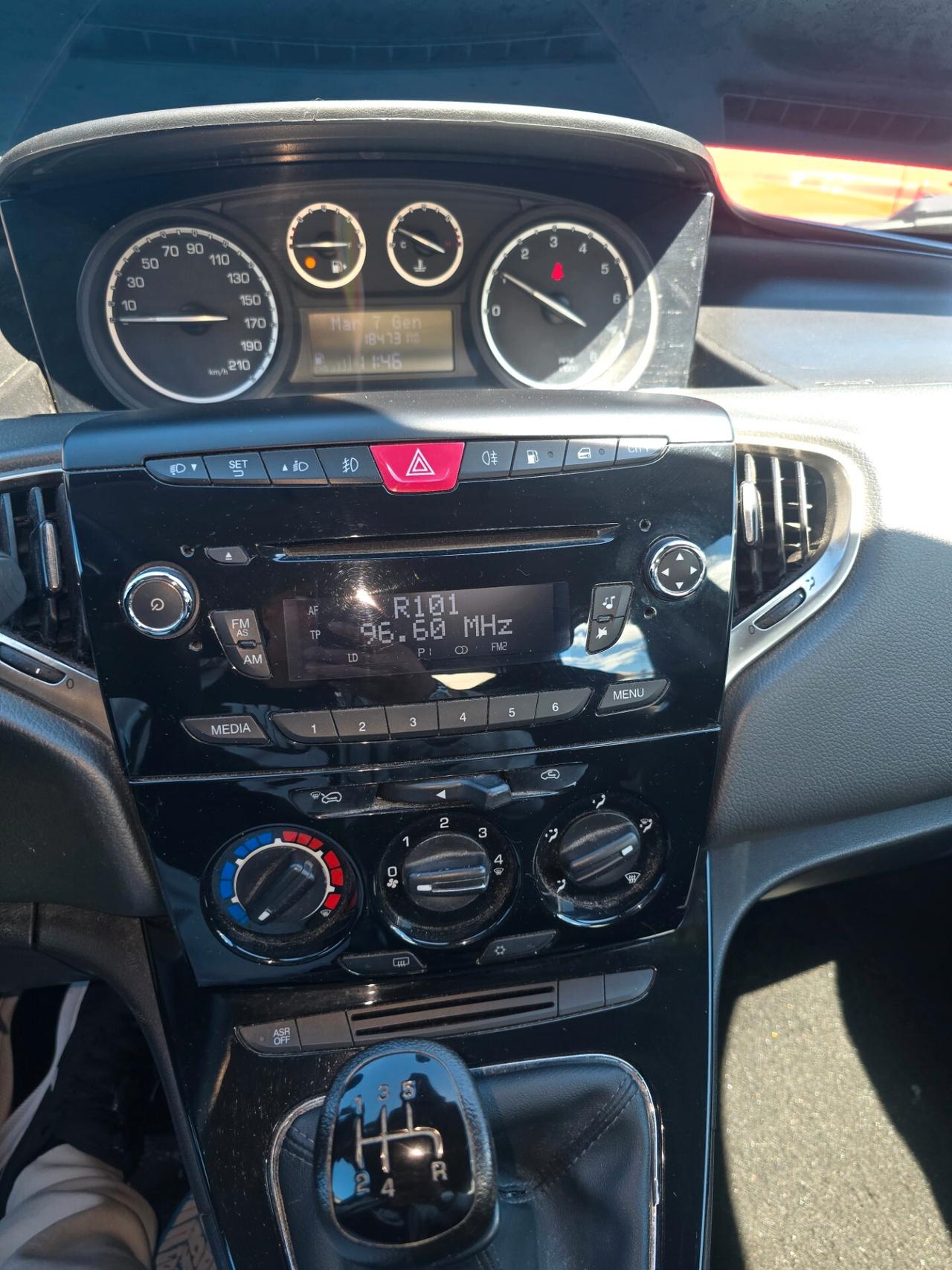 Lancia Ypsilon 0.9 TwinAir 85 CV 5 porte Metano Ecochic Elefantino