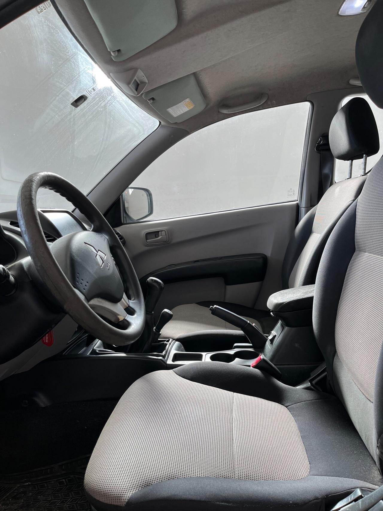Mitsubishi L200 2.5 4x4 Cassone fisso