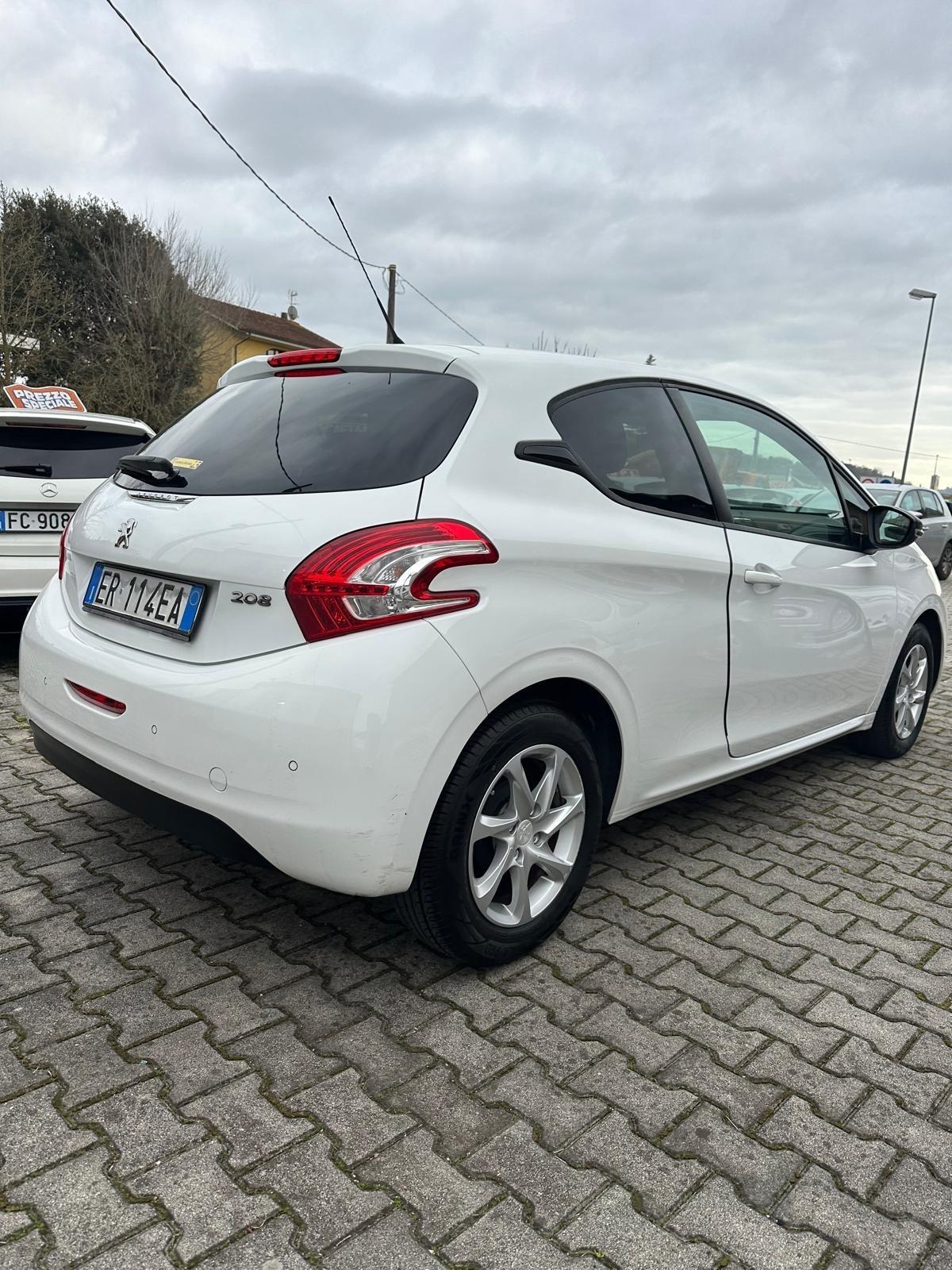 Peugeot 208 1.4 HDi 68 CV 3 porte Allure