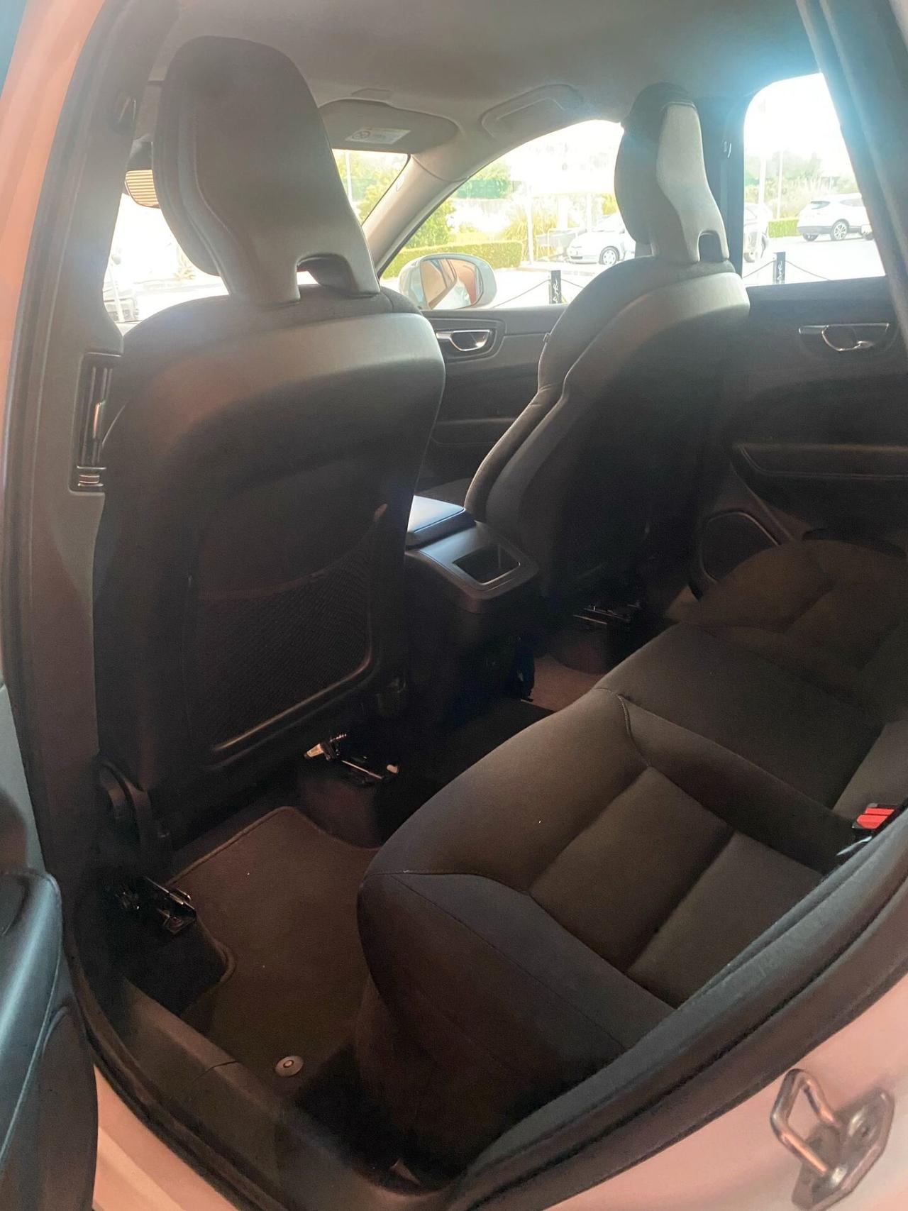 Volvo XC 60 XC60 B4 (d) AWD Geartronic Business