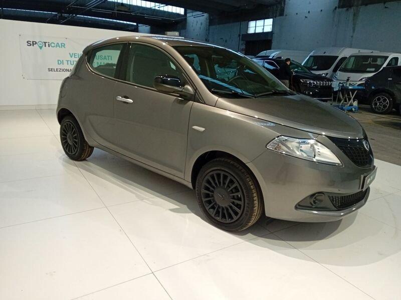 Lancia Ypsilon 1.0 FireFly 5 porte S&S Hybrid Silver